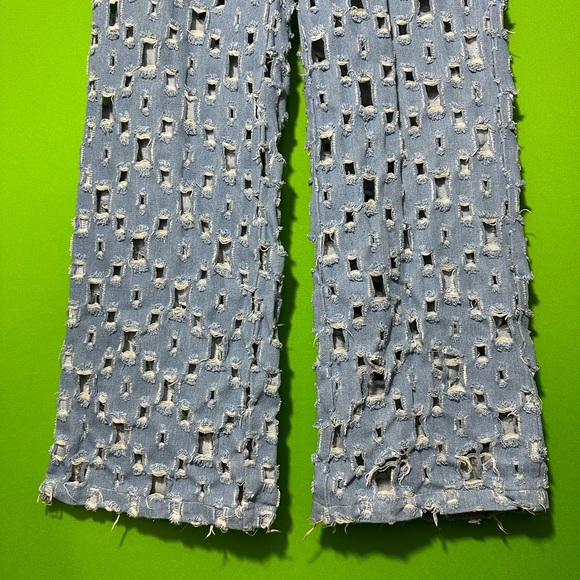 Unique Cutout Jeans - Picture 4 of 8